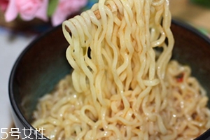 農(nóng)心辛拉面真的健康嗎？看看它非油炸的真面目