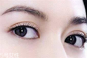 割雙眼皮眼睛腫怎么辦？疤克可以預防疤痕增生