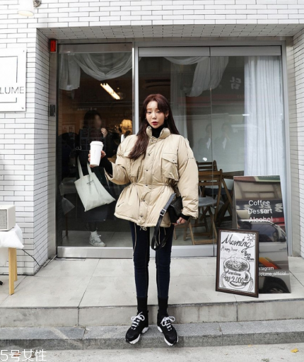 卡其色棉服怎么搭配？盡顯冬日氣質(zhì)范兒