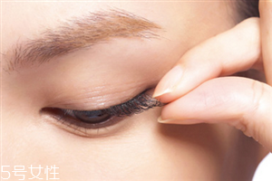 假睫毛是一次性的嗎？假睫毛可以重復(fù)使用