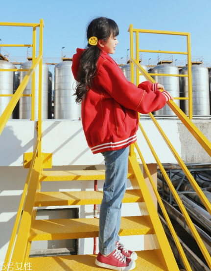 紅色衛(wèi)衣適合什么人穿？紅紅火火過新年