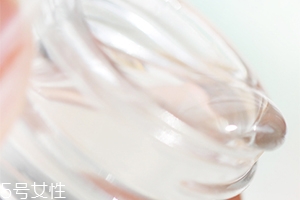 眼部凝膠和眼霜哪個好？眼部凝膠和眼霜不僅是質(zhì)地區(qū)別