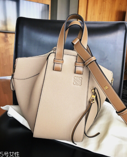 loewe包包一般多少錢？集奢華和實用于一身