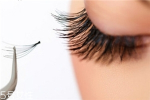 種睫毛會(huì)傷害自己原生睫毛嗎？種的睫毛教你在家卸掉