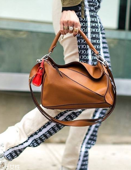 loewe包包一般多少錢？集奢華和實用于一身