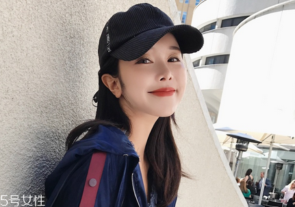 種睫毛是怎么種的？種睫毛是粘在睫毛這個位置