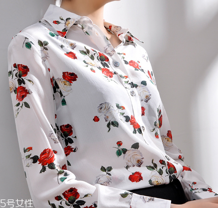 怎么穿衣服有女人味？跟著她學(xué)就對(duì)了