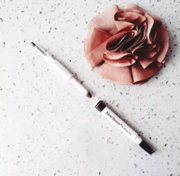 眉粉和眉筆哪個(gè)自然？更持久？