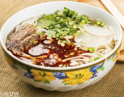 拉面的面怎么和？要掌握一些技巧