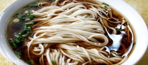 拉面的面怎么和？要掌握一些技巧