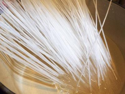 清蒸鮮魚粉絲煲怎么做 詳細步驟圖解 清蒸鮮魚粉絲煲怎么做 詳細步驟圖解