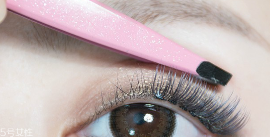 怎么使用單簇假睫毛？睫毛膏和假睫毛的區(qū)別
