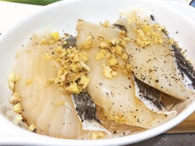 清蒸鮮魚粉絲煲怎么做 詳細步驟圖解 清蒸鮮魚粉絲煲怎么做 詳細步驟圖解