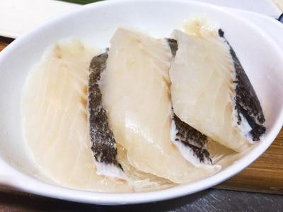 清蒸鮮魚粉絲煲怎么做 詳細步驟圖解 清蒸鮮魚粉絲煲怎么做 詳細步驟圖解