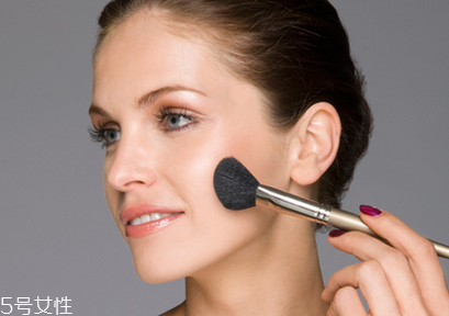 花瓣腮紅怎么做的？貌美又好用