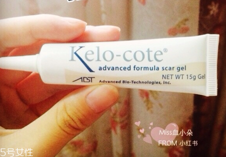 割雙眼皮眼睛腫怎么辦？疤克可以預(yù)防疤痕增生