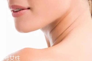 頸紋是怎么產(chǎn)生的？比面部肌膚更加脆弱