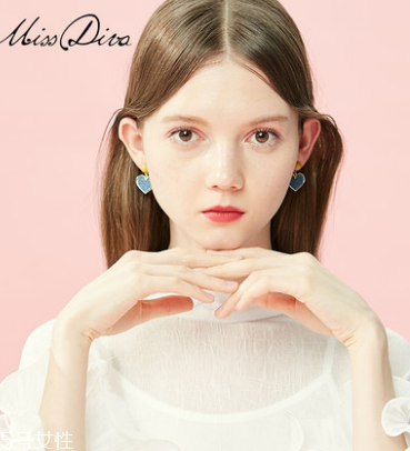 朋克風(fēng)女生穿衣 朋克和冬日更搭！