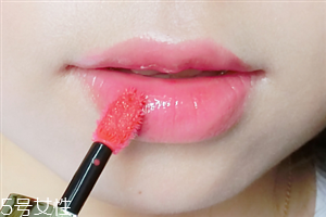 唇釉的優(yōu)點有哪些？唇釉和唇彩不一樣