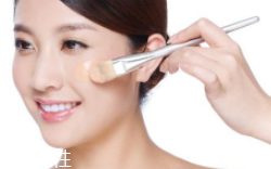 怎么打造裸妝底妝？粉底色號(hào)要選好