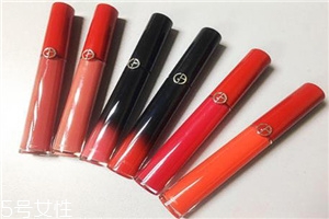 阿瑪尼黑管紅管哪個好？打造鮮艷欲滴的動人雙唇