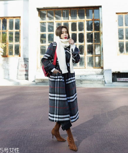 什么顏色的圍巾最百搭？這幾個顏色輕松駕馭