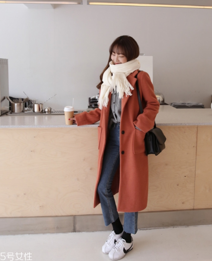 什么顏色的圍巾最百搭？這幾個顏色輕松駕馭