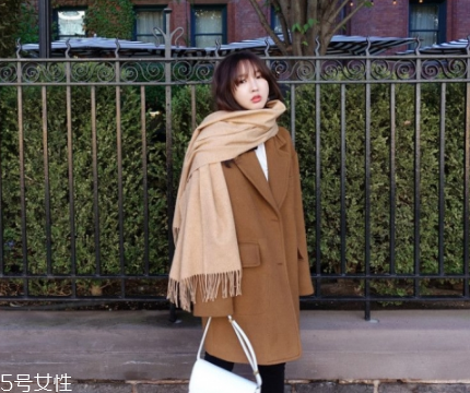 什么顏色的圍巾最百搭？這幾個顏色輕松駕馭