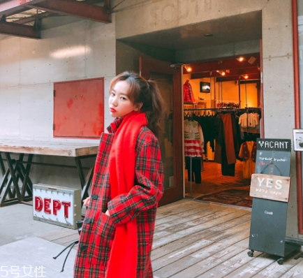 什么顏色的圍巾最百搭？這幾個顏色輕松駕馭