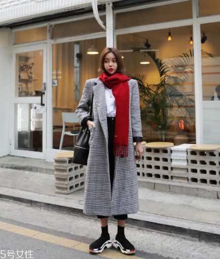 什么顏色的圍巾最百搭？這幾個顏色輕松駕馭