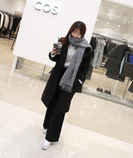 什么顏色的圍巾最百搭？這幾個顏色輕松駕馭