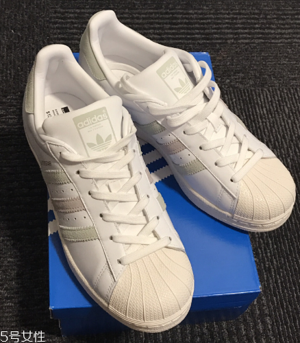 阿迪達斯有加絨鞋嗎？冬天也能穿的運動鞋