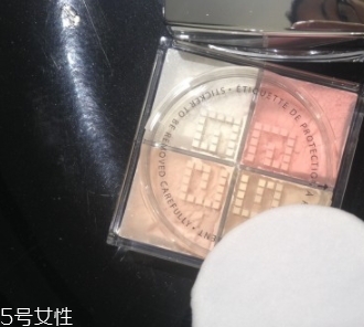 紀(jì)梵希散粉和make up for ever散粉哪個好 紀(jì)梵希散粉和make up for ever散粉哪個好