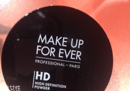 紀(jì)梵希散粉和make up for ever散粉哪個好 紀(jì)梵希散粉和make up for ever散粉哪個好