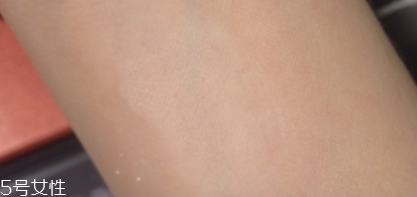 紀(jì)梵希散粉和make up for ever散粉哪個好 紀(jì)梵希散粉和make up for ever散粉哪個好