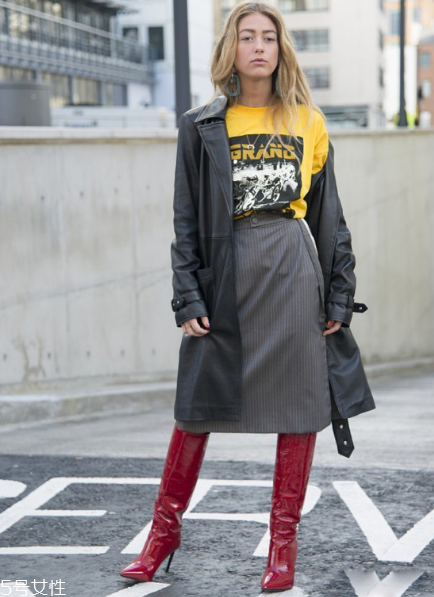 大衣搭配半身裙好看嗎？過年艷壓群芳全靠它