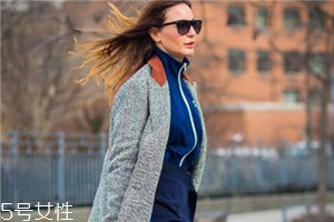 大衣搭配半身裙好看嗎？過年艷壓群芳全靠它