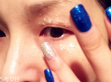 CPB晶致眼霜油不油？水油科學(xué)配比