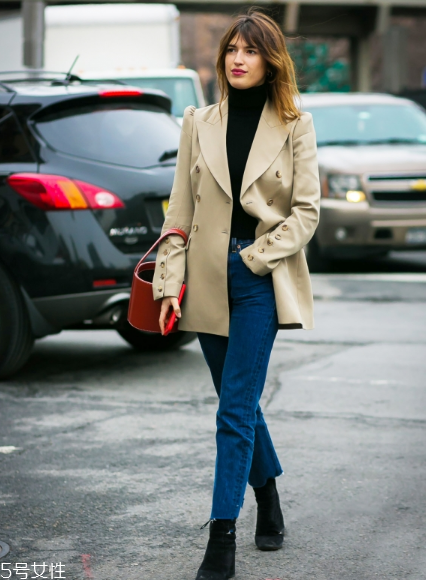 牛仔褲配什么毛衣好看？時(shí)髦復(fù)古風(fēng)女王穿搭