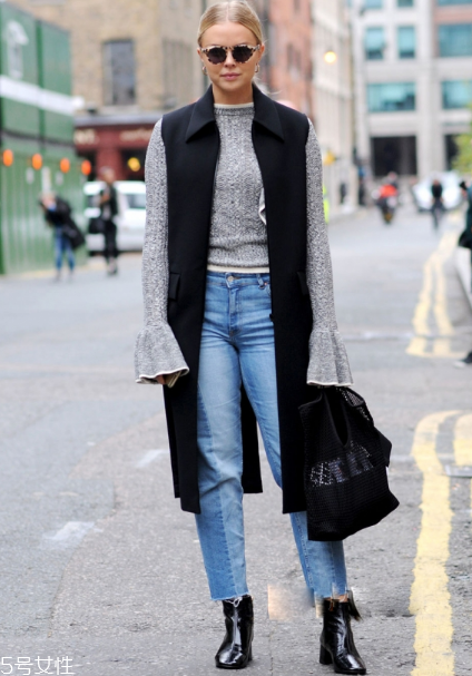 牛仔褲配什么毛衣好看？時(shí)髦復(fù)古風(fēng)女王穿搭