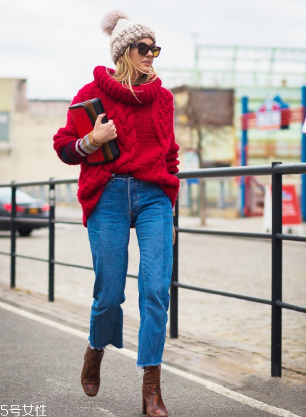 牛仔褲配什么毛衣好看？時(shí)髦復(fù)古風(fēng)女王穿搭
