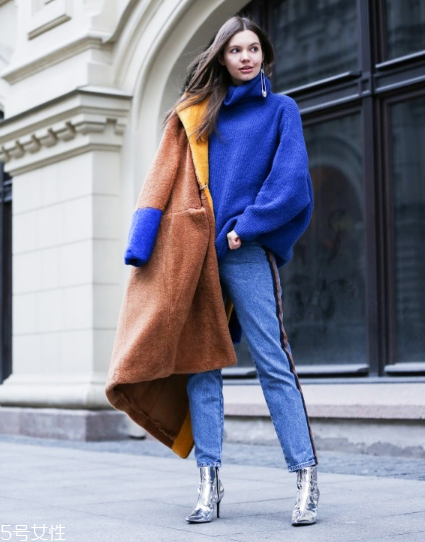 牛仔褲配什么毛衣好看？時(shí)髦復(fù)古風(fēng)女王穿搭