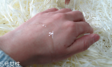 CPB精華肌底液適合敏感皮嗎？成分溫和