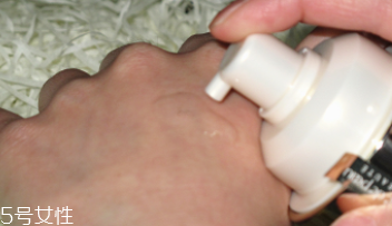 CPB精華肌底液適合敏感皮嗎？成分溫和