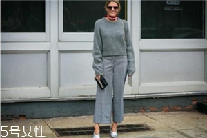 脖子短穿什么毛衣？輕松穿出天鵝頸