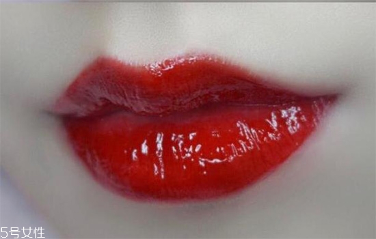 阿瑪尼黑管哪個(gè)色最火？阿瑪尼紅管和黑管的區(qū)別