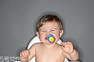 牙膠和磨牙棒有什么區(qū)別 材質不同