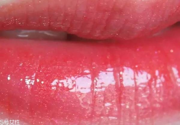 ysl唇釉哪個顏色最火？ysl唇釉的搭配技巧