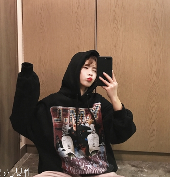 衛(wèi)衣怎么穿顯腿長？教你穿出大長腿