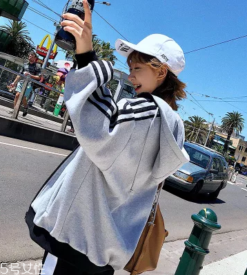 衛(wèi)衣怎么穿顯腿長？教你穿出大長腿